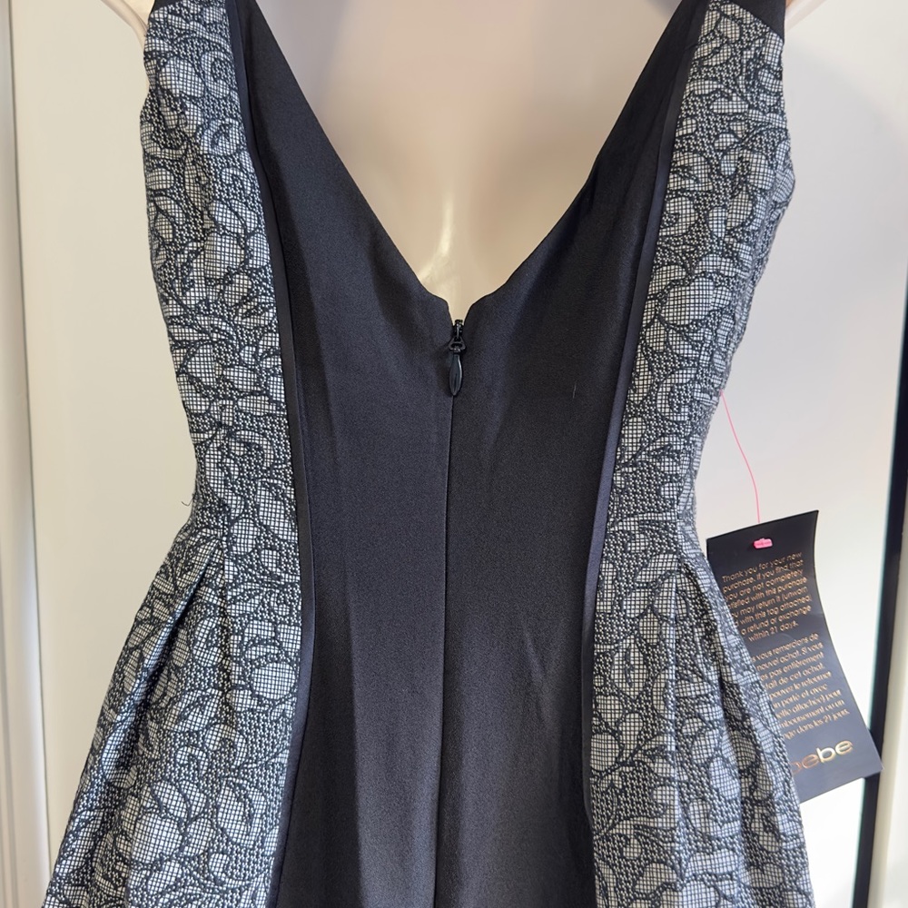 Bebe floral jacquard pleat dress - Picture 4 of 4